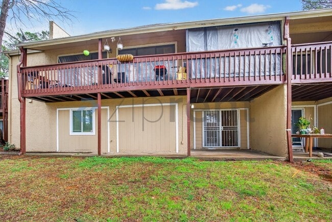 3575 Oakvale Rd in Decatur, GA - Foto de edificio - Building Photo