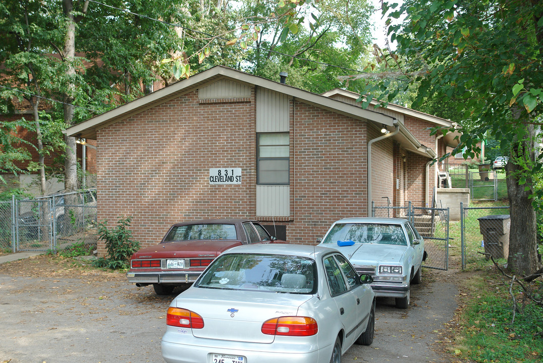 831 Cleveland St in Nashville, TN - Foto de edificio