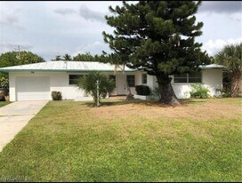 709 El Dorado Pkwy E in Cape Coral, FL - Building Photo