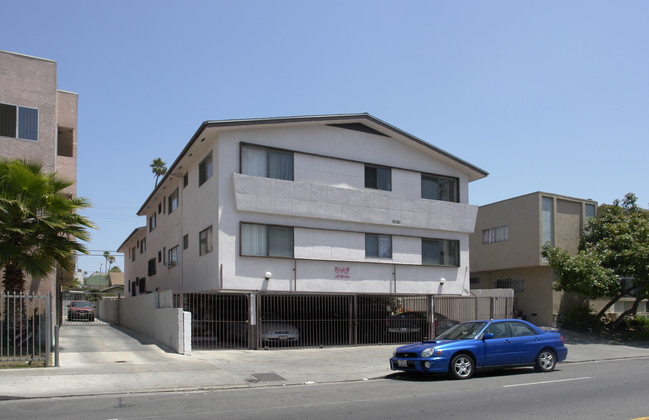 154 N Normandie Ave in Los Angeles, CA - Foto de edificio - Building Photo