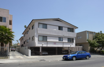 154 N Normandie Ave in Los Angeles, CA - Building Photo - Building Photo