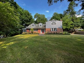 56 Grandview Pl in Caldwell, NJ - Building Photo - Building Photo