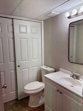 2820 Divinity Ln in Louisville, KY - Foto de edificio - Building Photo