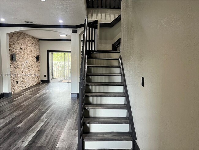 10244 SW 20th St in Miramar, FL - Building Photo - Building Photo