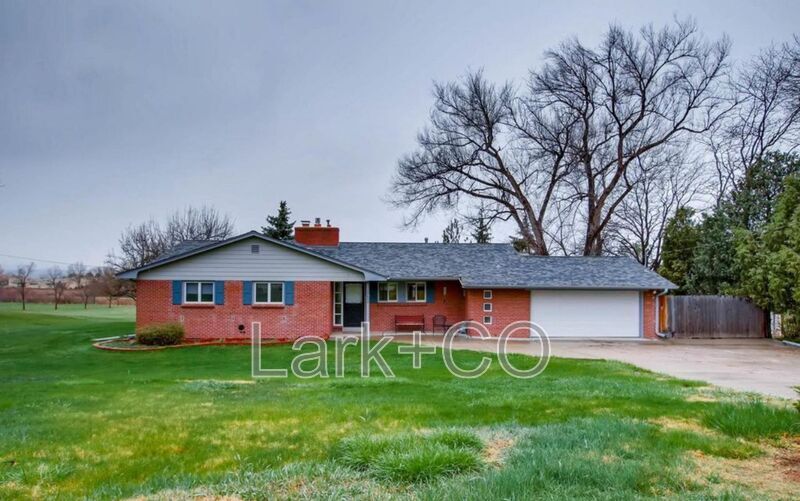 10800 W 73rd Pl in Arvada, CO - Building Photo