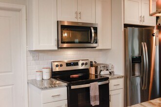 3784 Starlighter Dr in Virginia Beach, VA - Building Photo - Building Photo