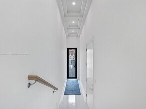 4004 NE 167th St in North Miami Beach, FL - Building Photo - Building Photo