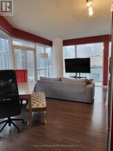 352 Front St W in Toronto, ON - Building Photo - Building Photo