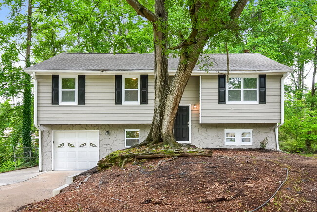 property at 2815 Fox Hall Ln N