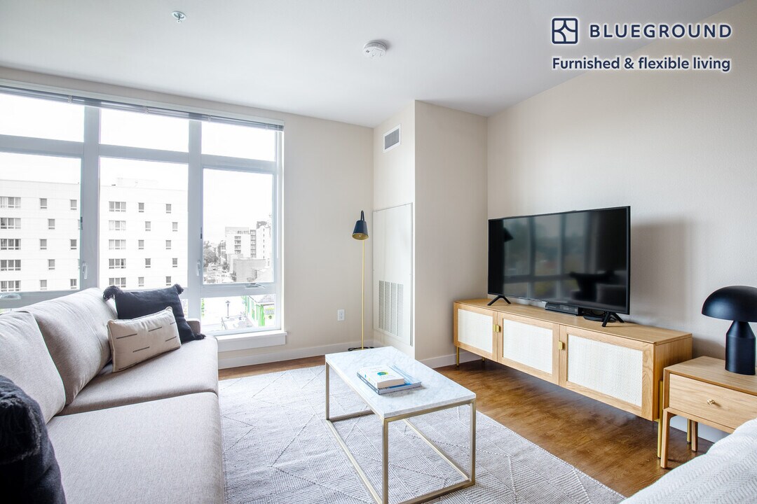 215 10th Ave E-Unit -FL4-ID46 in Seattle, WA - Foto de edificio