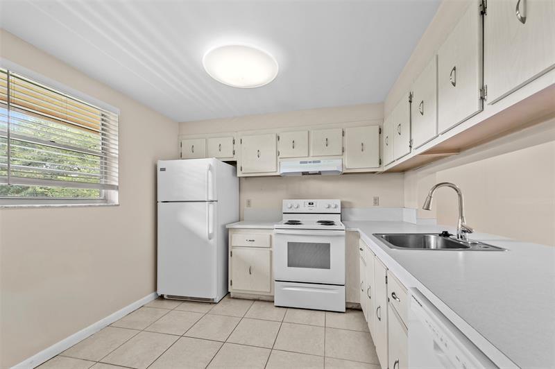 7173 Orange Dr in Davie, FL - Building Photo