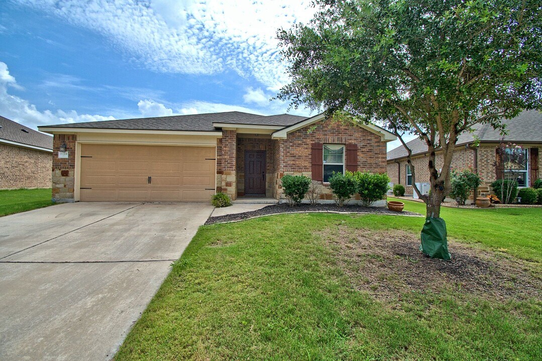 16724 Ruggio Rd in Pflugerville, TX - Building Photo