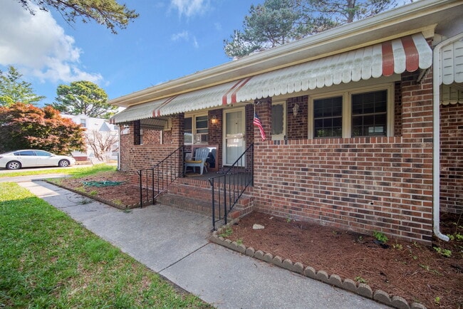 1108 Hazel Ave in Chesapeake, VA - Building Photo - Building Photo