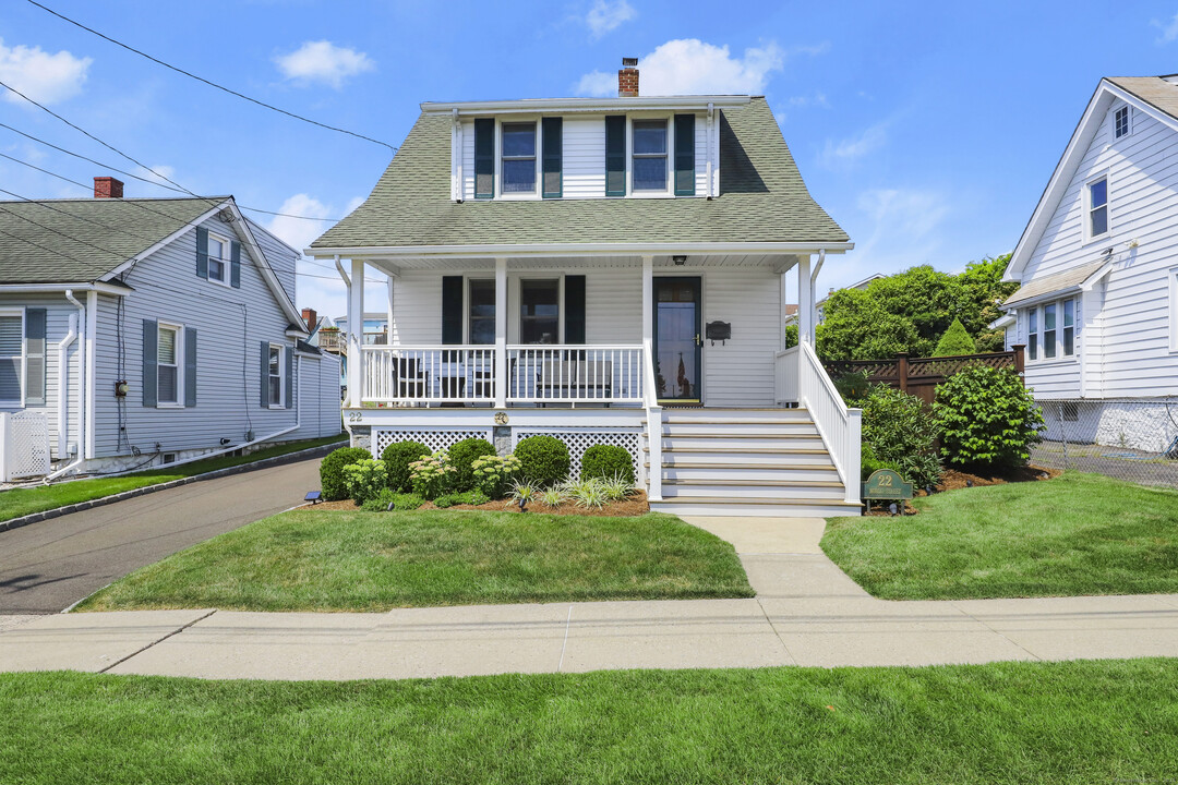 22 Noble St in Stamford, CT - Building Photo