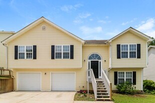205 Ashland Manor Dr in Lawrenceville, GA - Building Photo