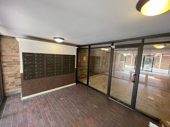 744 W Gordon Terrace in Chicago, IL - Foto de edificio - Building Photo