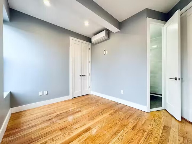 Furnished room/NOT APARTMENT, Unit 4A in Brooklyn, NY - Building Photo - Building Photo