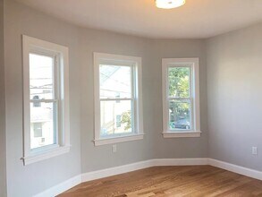 31 Middle St, Unit 31-A in Newton, MA - Building Photo - Building Photo