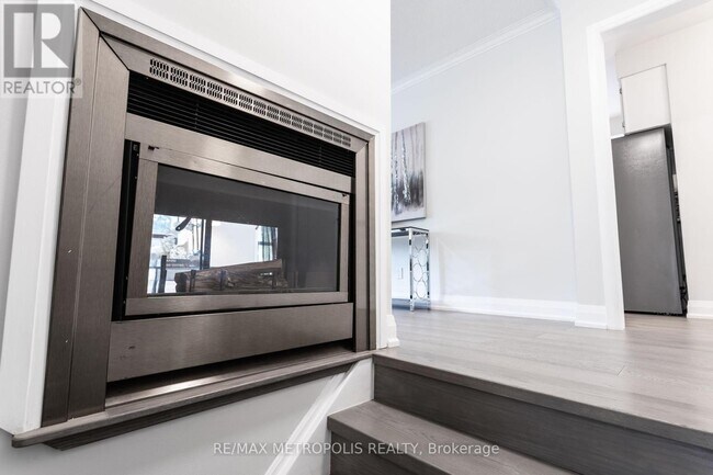 5 Jubilee Crescent in Toronto, ON - Building Photo - Building Photo
