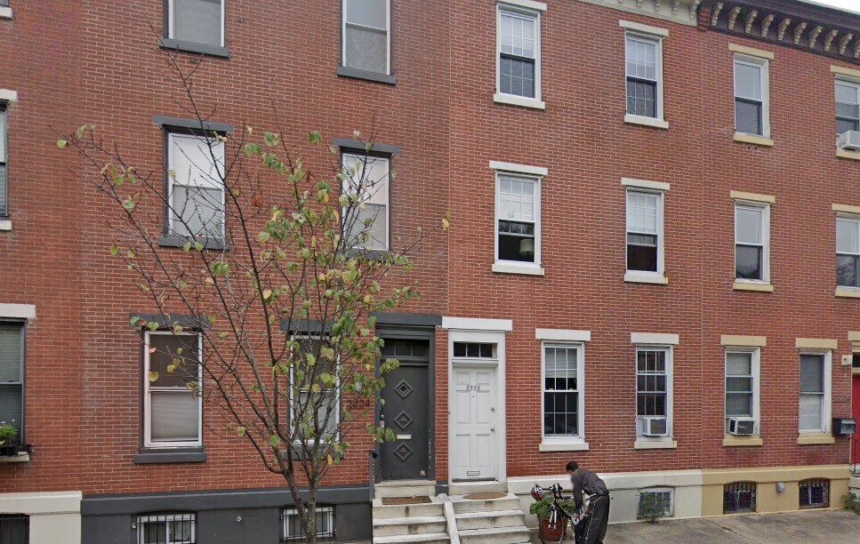 2226 Christian St in Philadelphia, PA - Building Photo