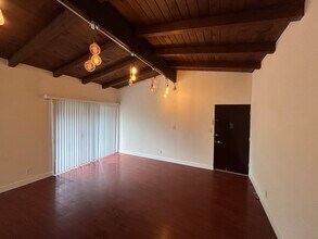 2450 Beverley Ave, Unit 2 in Santa Monica, CA - Building Photo - Building Photo