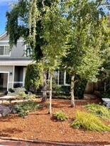 2135 Miss Ellis Loop NE in Poulsbo, WA - Building Photo