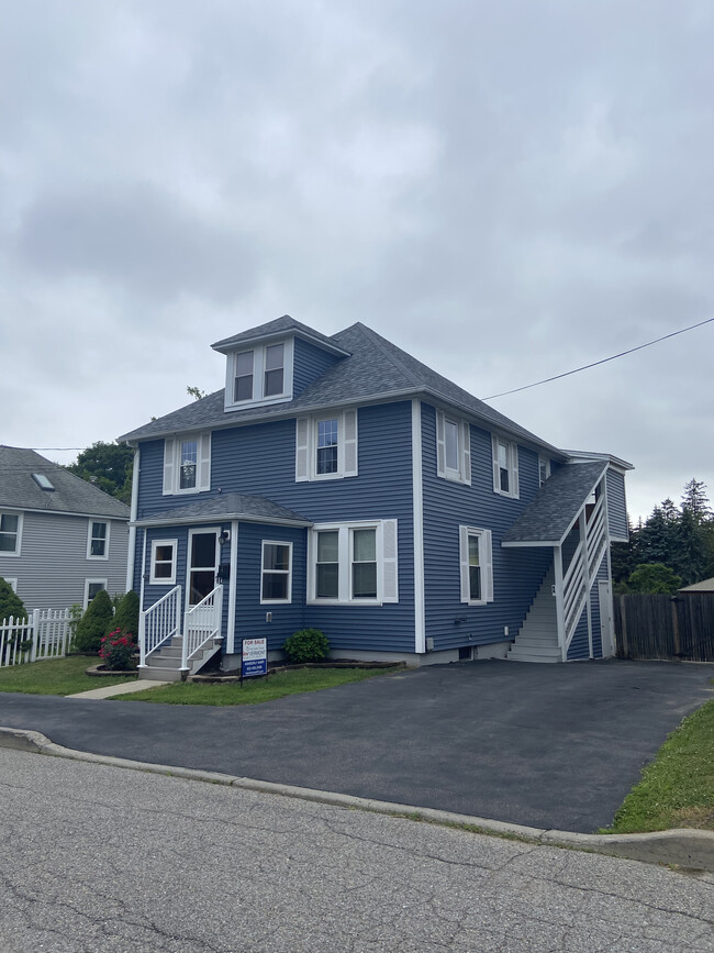 4 Niquette Ct, Unit B