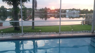 2601 Regalia Way in Hollywood, FL - Building Photo - Building Photo