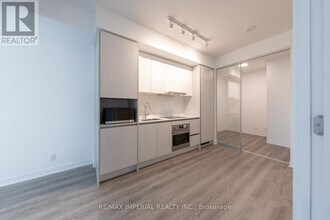 180 Front St E in Toronto, ON - Building Photo - Building Photo