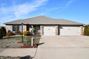 3105 N Oakland Ave in Springfield, MO - Building Photo