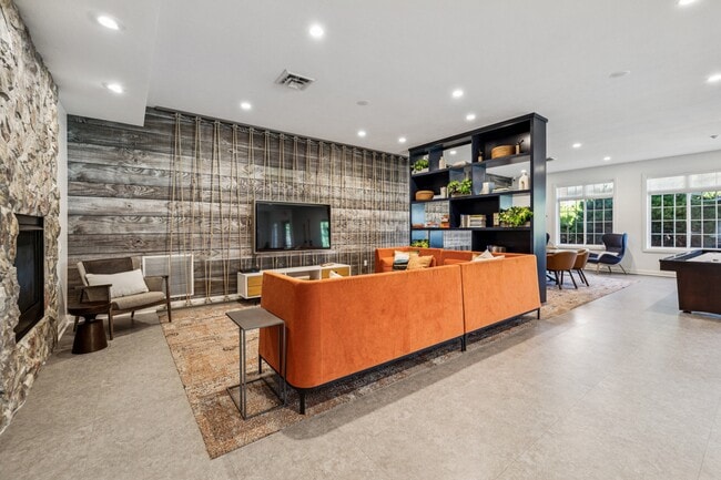 Lakeside Village Apartment Homes in Lincoln, NE - Foto de edificio - Building Photo