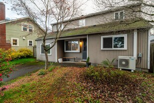 4106 NE Senate St in Portland, OR - Building Photo