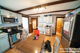 154 Calumet St, Unit 1 in Boston, MA - Foto de edificio - Building Photo