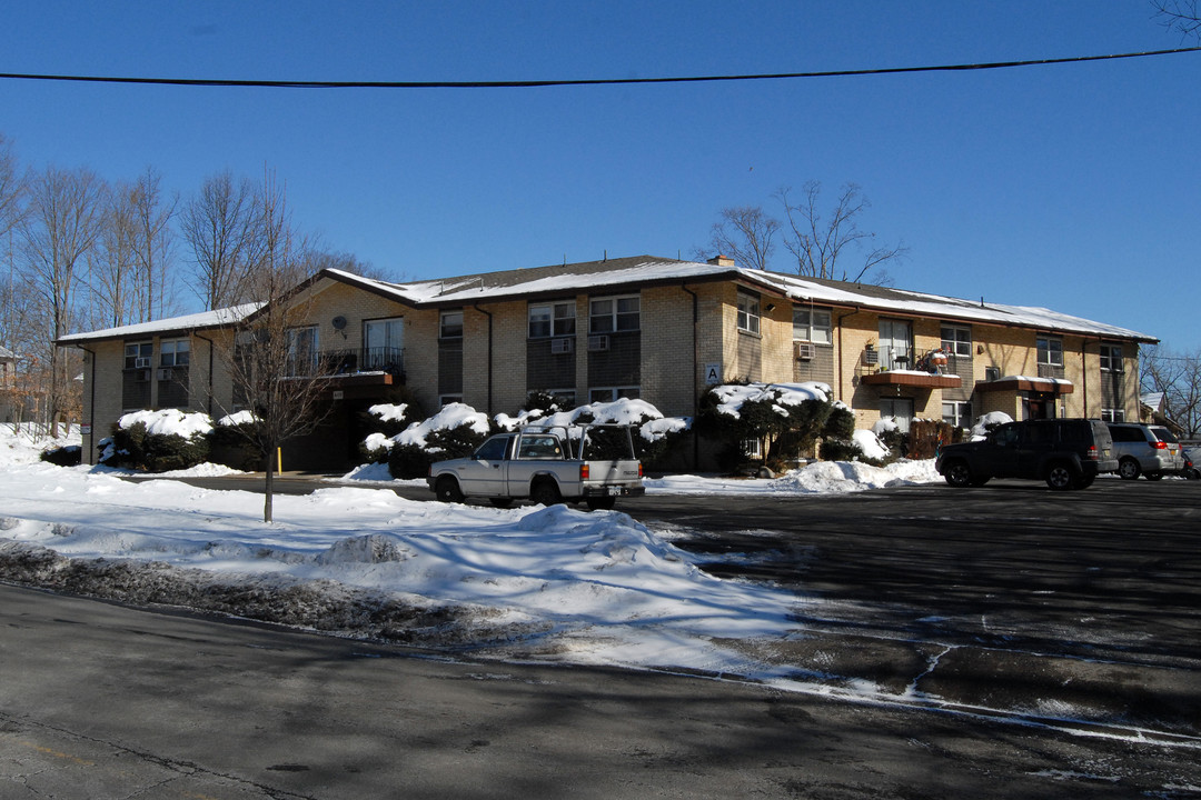 Country Squire Gardens in Spring Valley, NY - Building Photo