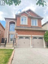 34 Edelweiss Ave in Richmond Hill, ON - Building Photo
