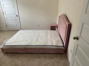 Room in House on Flat Rock Point in Stonecrest, GA - Building Photo - Building Photo