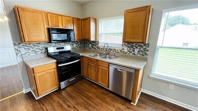 1215 Grey Rock Way in Suwanee, GA - Building Photo - Building Photo