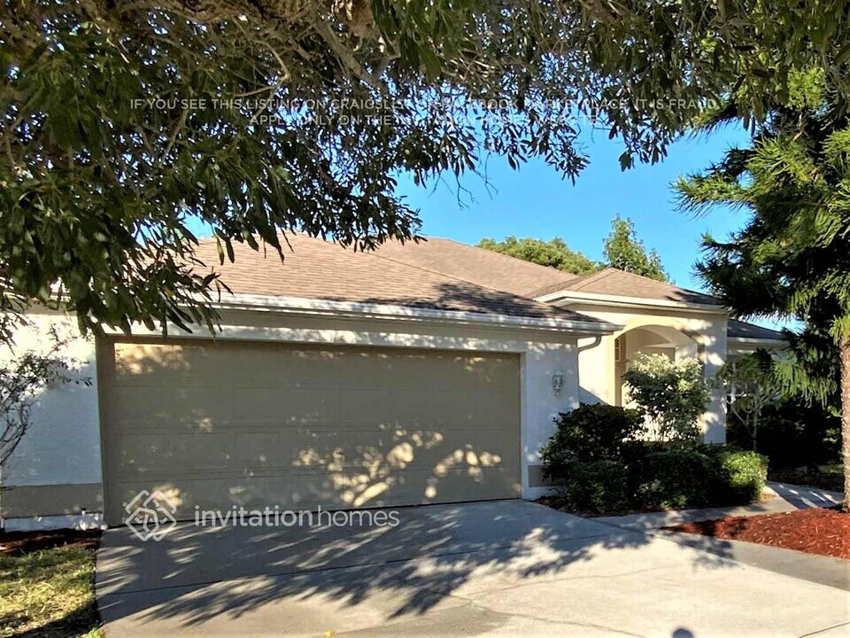 1649 Oak Park Ct in Tarpon Springs, FL - Foto de edificio