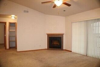 545 Pond View Dr in North Liberty, IA - Building Photo - Building Photo