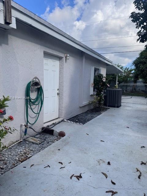 14661 Pierce St in Miami, FL - Building Photo