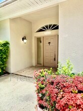 642 Weathersfield Dr in Dunedin, FL - Building Photo - Building Photo