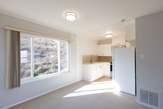96 Crestline in San Francisco, CA - Foto de edificio - Building Photo