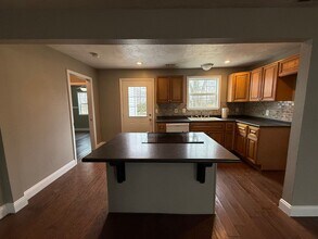 2222 N Hillcrest Ave in Springfield, MO - Building Photo - Building Photo