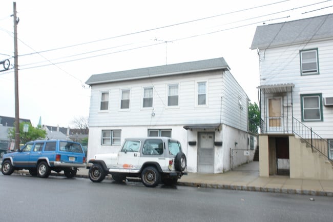 145 Washington St in Perth Amboy, NJ - Building Photo - Building Photo