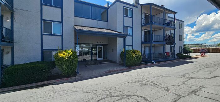 2555 Clear Acre Ln in Reno, NV - Building Photo