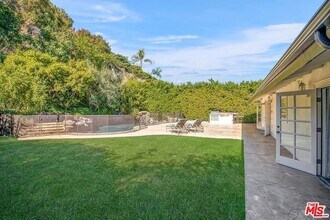 16636 Calneva Dr in Los Angeles, CA - Building Photo - Building Photo