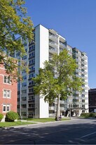 Chequers Place in Montréal, QC - Building Photo