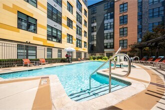 The Julian at Fair Lakes in Fairfax, VA - Foto de edificio - Building Photo