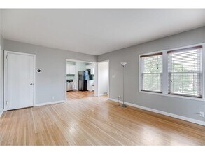 1588 W Highland Pkwy in St. Paul, MN - Building Photo - Building Photo