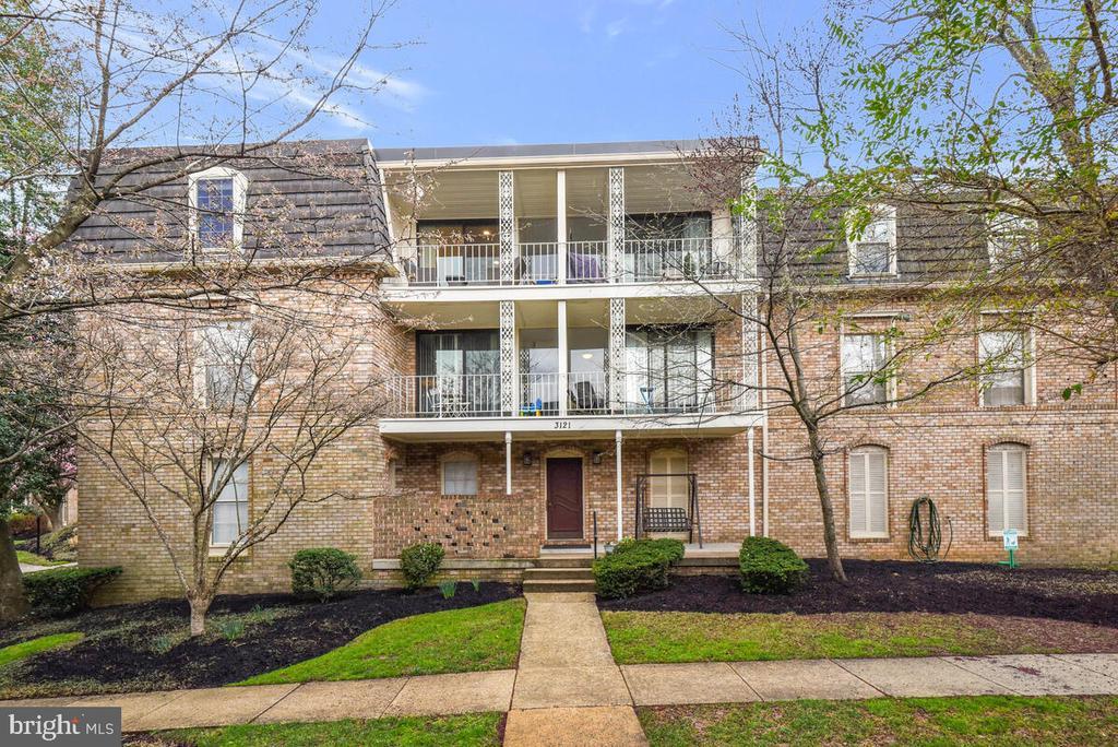 3121 Patrick Henry Dr in Falls Church, VA - Building Photo